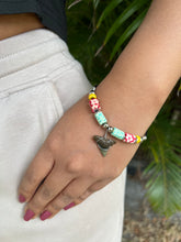 Load image into Gallery viewer, Shark Tooth Bracelet With Flower Beads