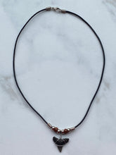 Load image into Gallery viewer, Shark Tooth Necklace With Brown Beads