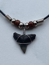 Load image into Gallery viewer, Shark Tooth Necklace With Brown Beads