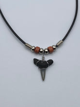 Load image into Gallery viewer, Shark Tooth Necklace With Pink Beads
