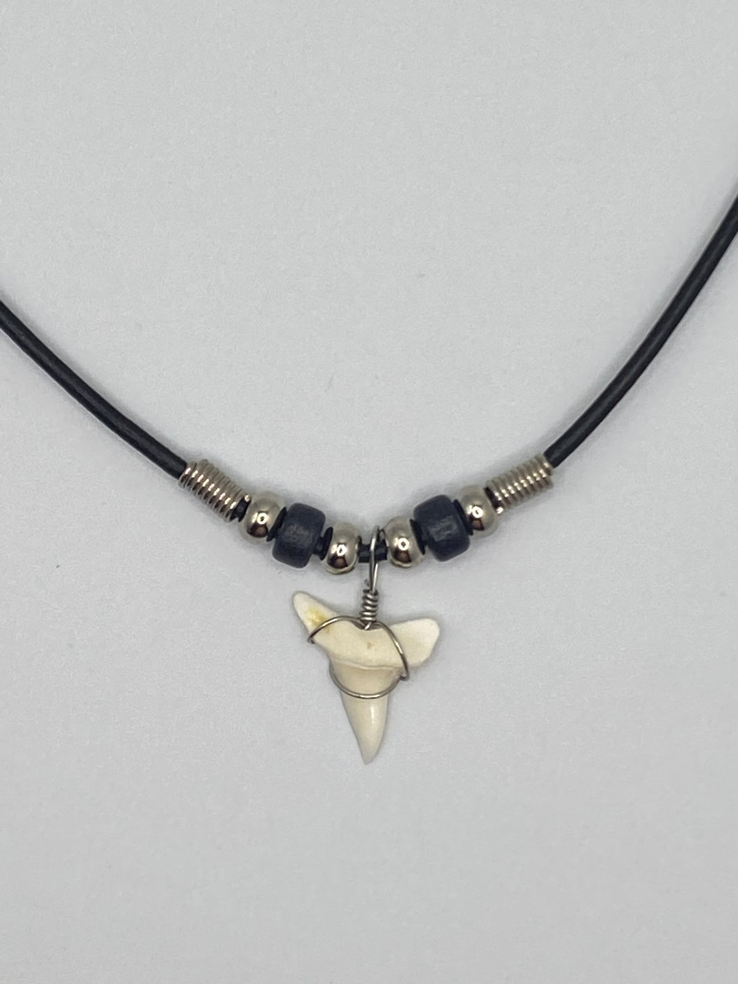 Swimmi 13! Genuine Mako Shark Tooth Necklace for Men Women Boy Girl with  Seed Beads and Adjustable Waxed Cord Handmade Jewelry GA056, Shark Tooth, shark  tooth : Swimmi: Amazon.ca: Clothing, Shoes &